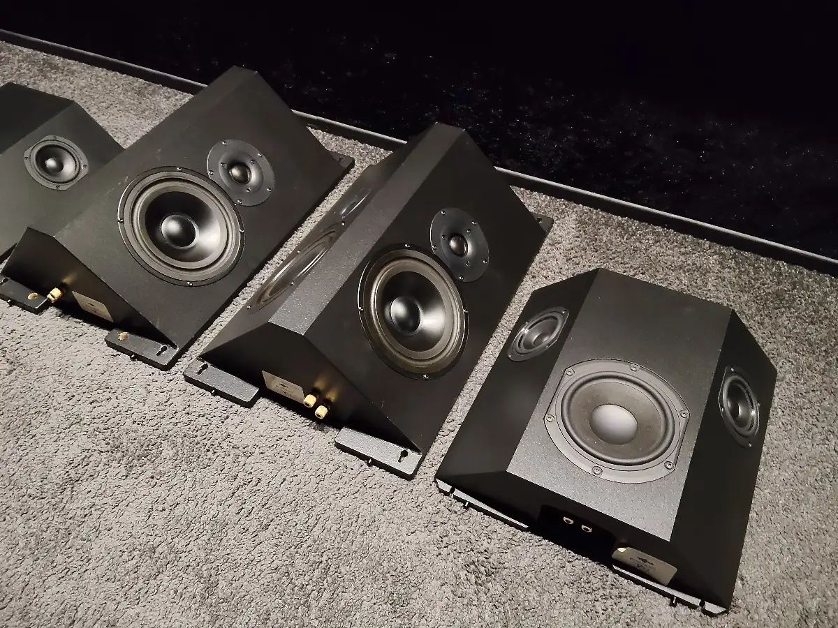 Enceinte surround triad